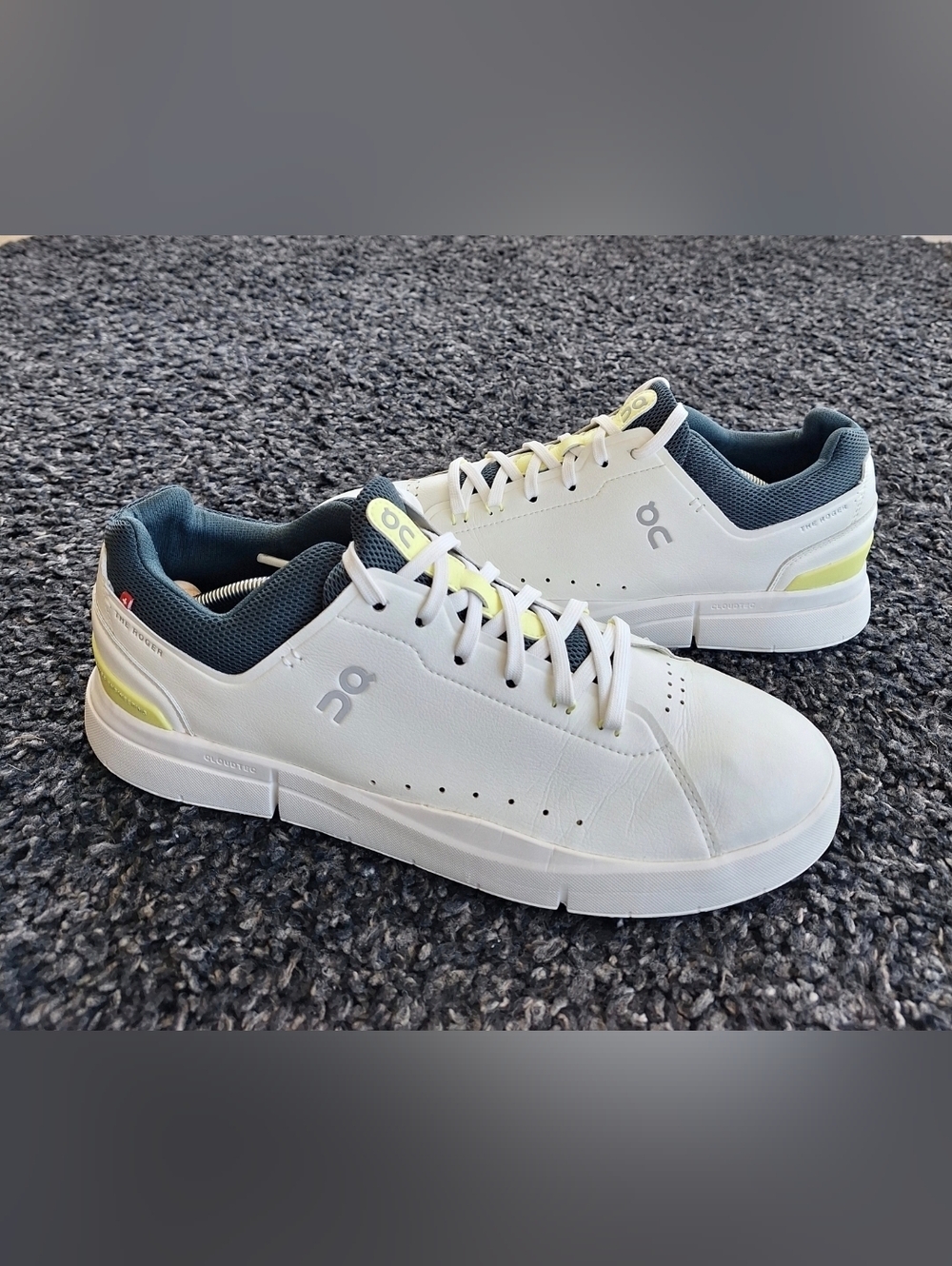 On THE ROGER Advantage Ivory Evergreen Sneaker Size 11 MEN
